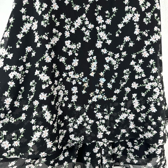 LOVE TREE Women's Floral Ruffle Sleeve Romper, Size Large - Picture 8 of 9